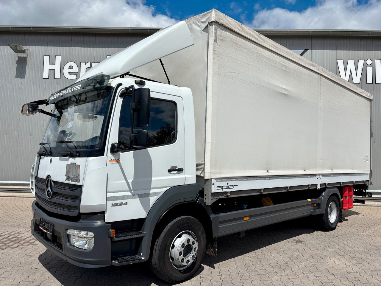 Mercedes-Benz Atego 1624 I 2,66m Höhe*Pritsche*Plane*LBW*AHK - Тентованный грузовик: фото 1 Mercedes-Benz Atego 1624 I 2,66m Höhe*Pritsche*Plane*LBW*AHK - Тентованный грузовик: фото 1