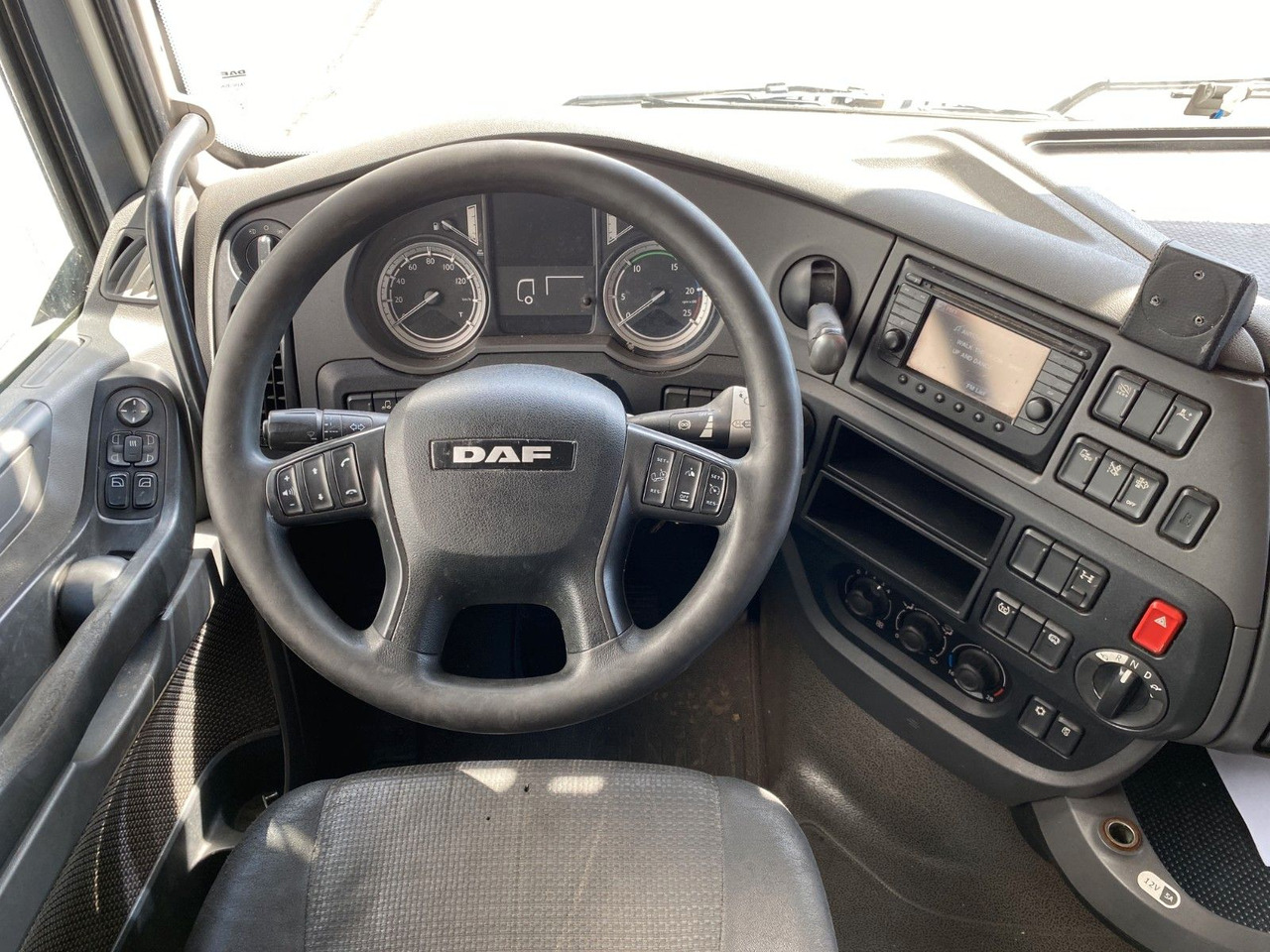 Тягач DAF XF 460 Super Space Cab | Klima*Vollspoiler: фото 15