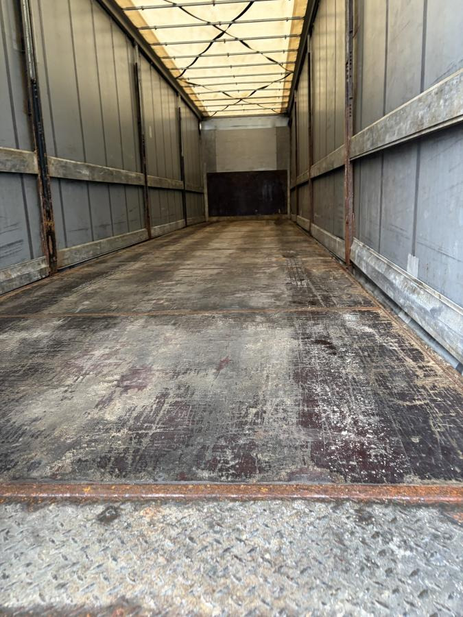 Fliegl - Тентованный полуприцеп: фото 3 Fliegl - Тентованный полуприцеп: фото 3