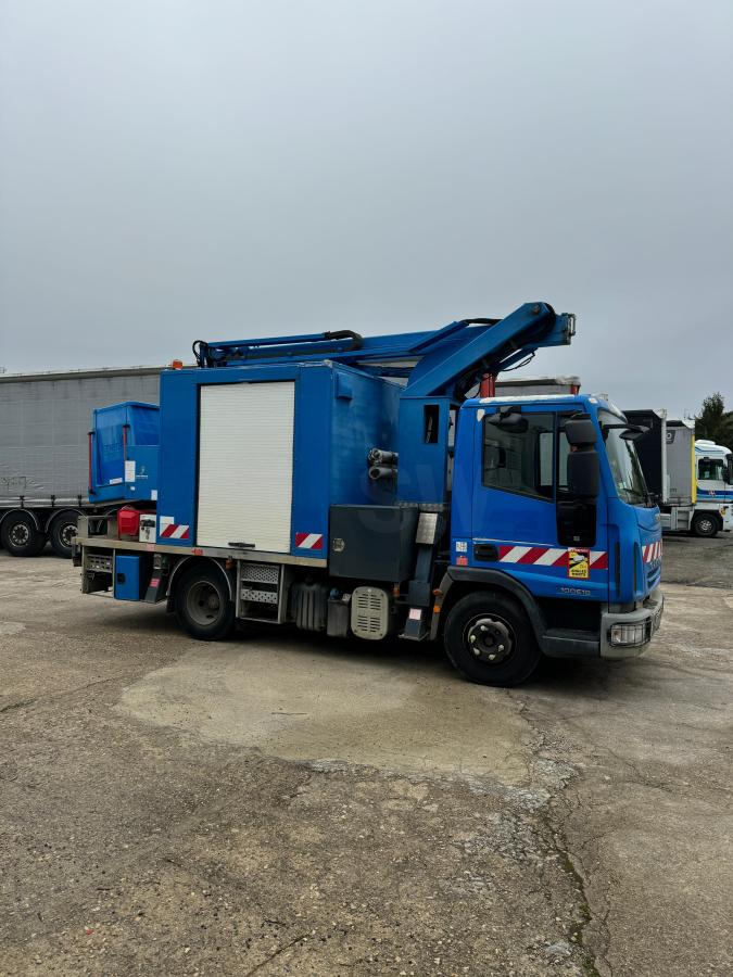 Iveco Eurocargo 100E18 - Грузовик с подъемником: фото 4 Iveco Eurocargo 100E18 - Грузовик с подъемником: фото 4