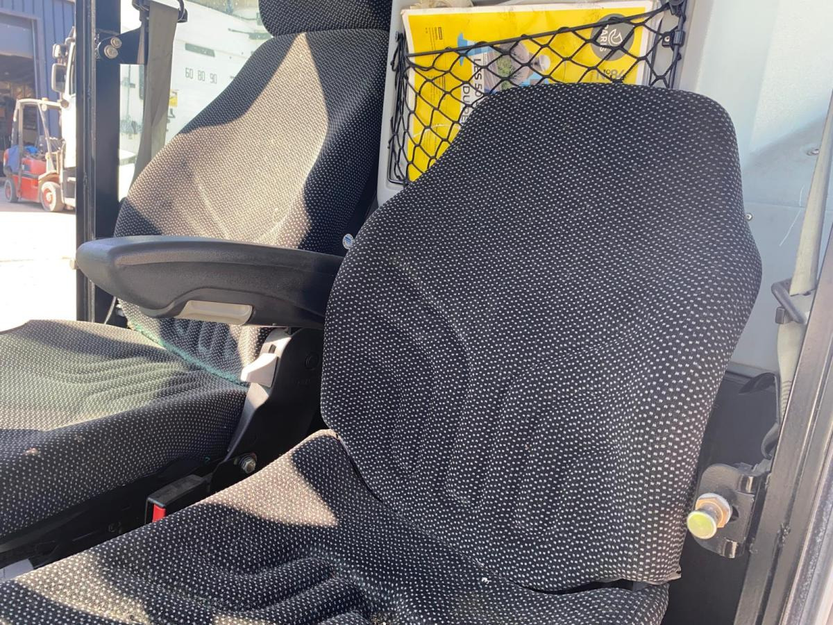 Mathieu Azura MC210 - Подметально-уборочная машина: фото 4 Mathieu Azura MC210 - Подметально-уборочная машина: фото 4