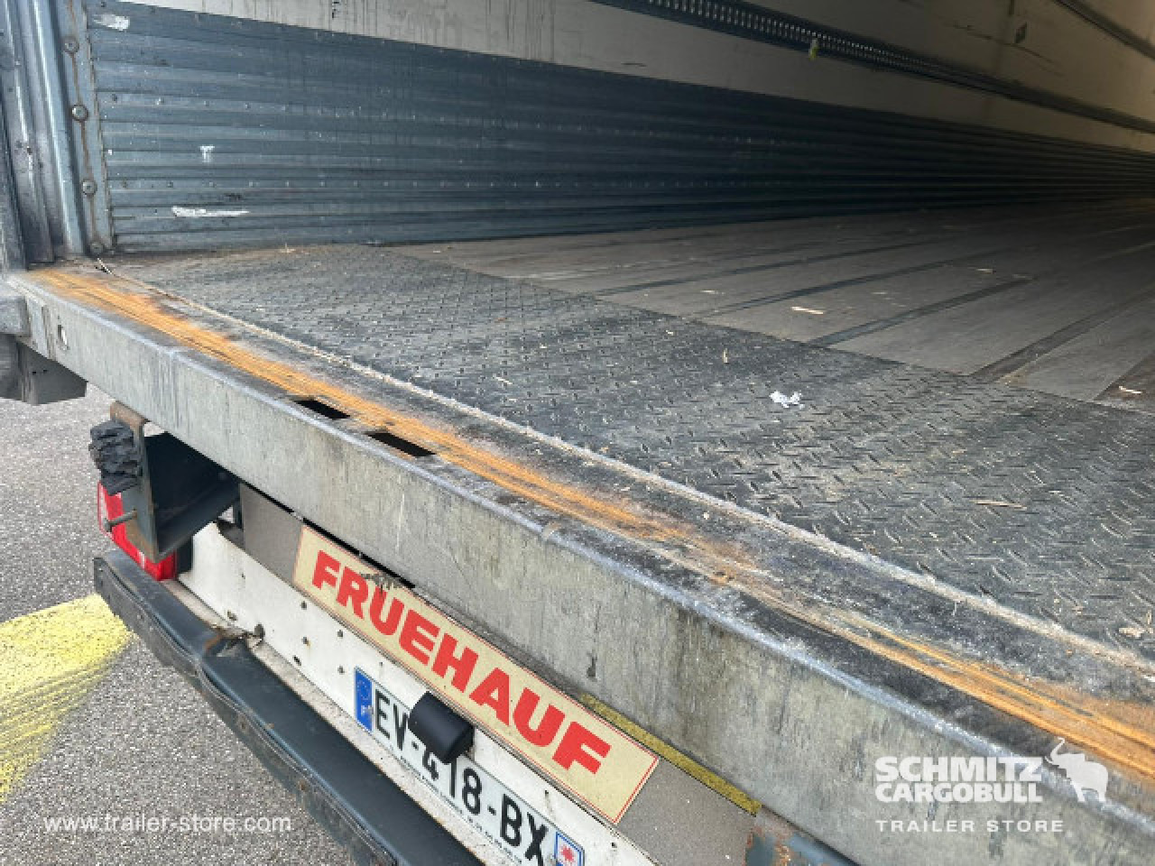 FRUEHAUF Dryfreight Standard Roller shutter door - Полуприцеп-фургон: фото 4 FRUEHAUF Dryfreight Standard Roller shutter door - Полуприцеп-фургон: фото 4