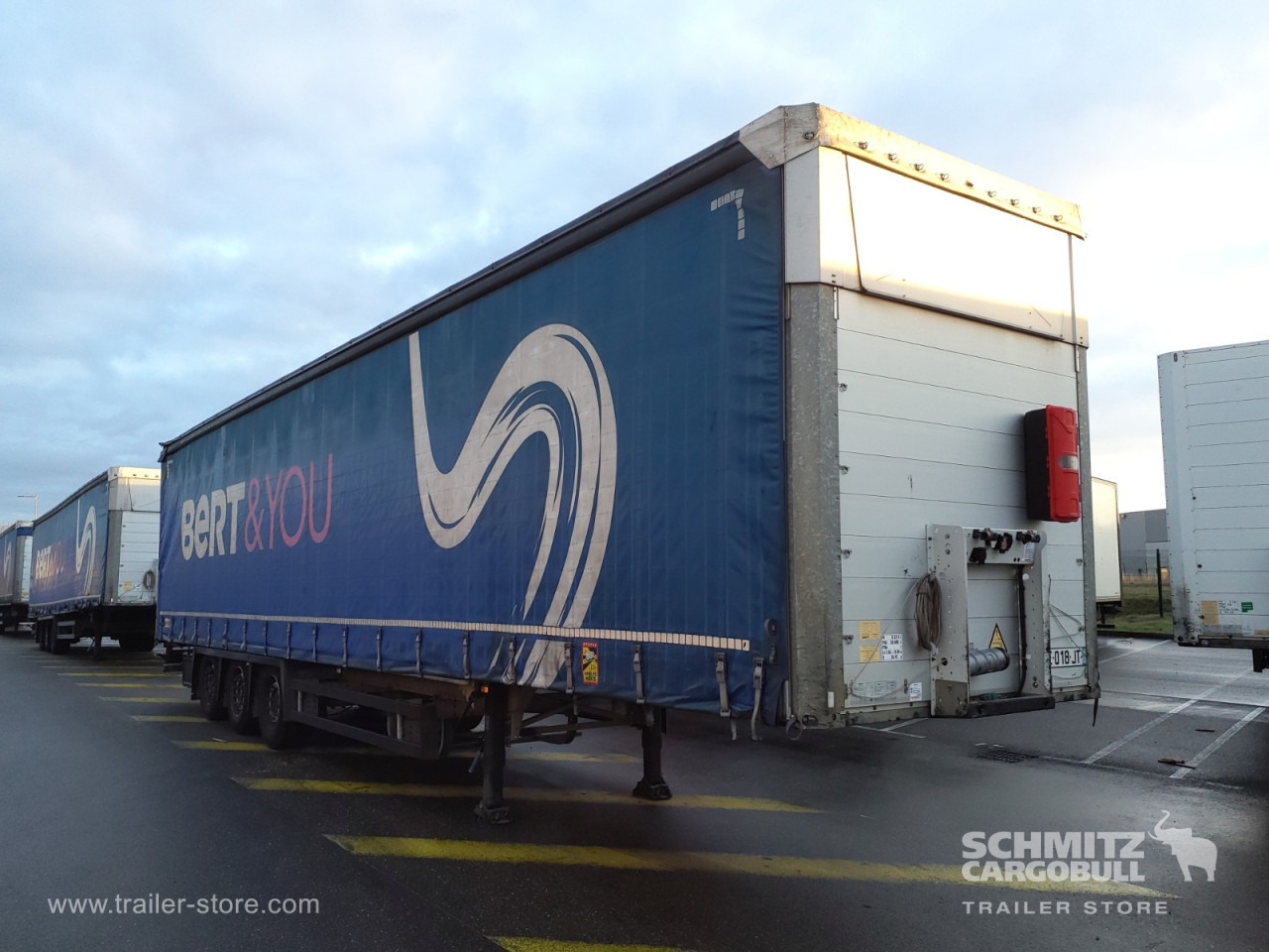SCHMITZ Curtainsider Mega - Тентованный полуприцеп: фото 1 SCHMITZ Curtainsider Mega - Тентованный полуприцеп: фото 1
