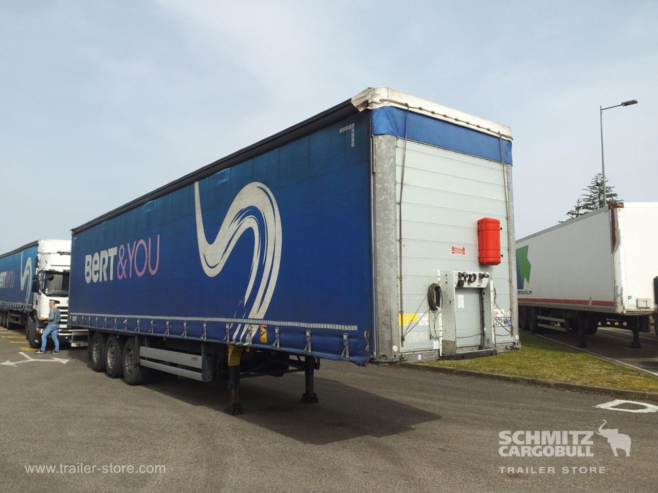 SCHMITZ Curtainsider Standard - Тентованный полуприцеп: фото 1 SCHMITZ Curtainsider Standard - Тентованный полуприцеп: фото 1