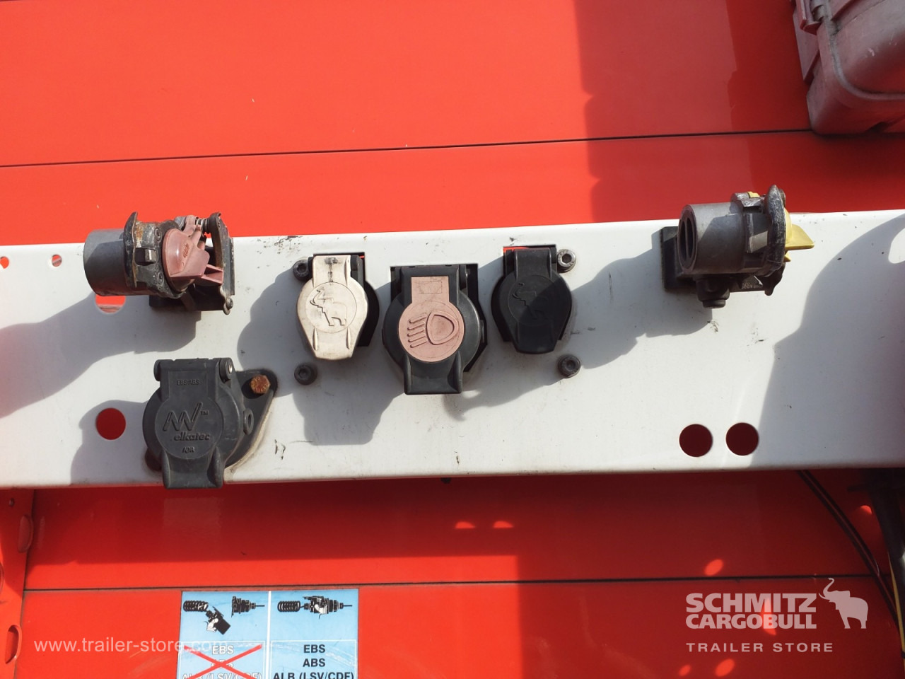 SCHMITZ Curtainsider Standard - Тентованный полуприцеп: фото 2 SCHMITZ Curtainsider Standard - Тентованный полуприцеп: фото 2