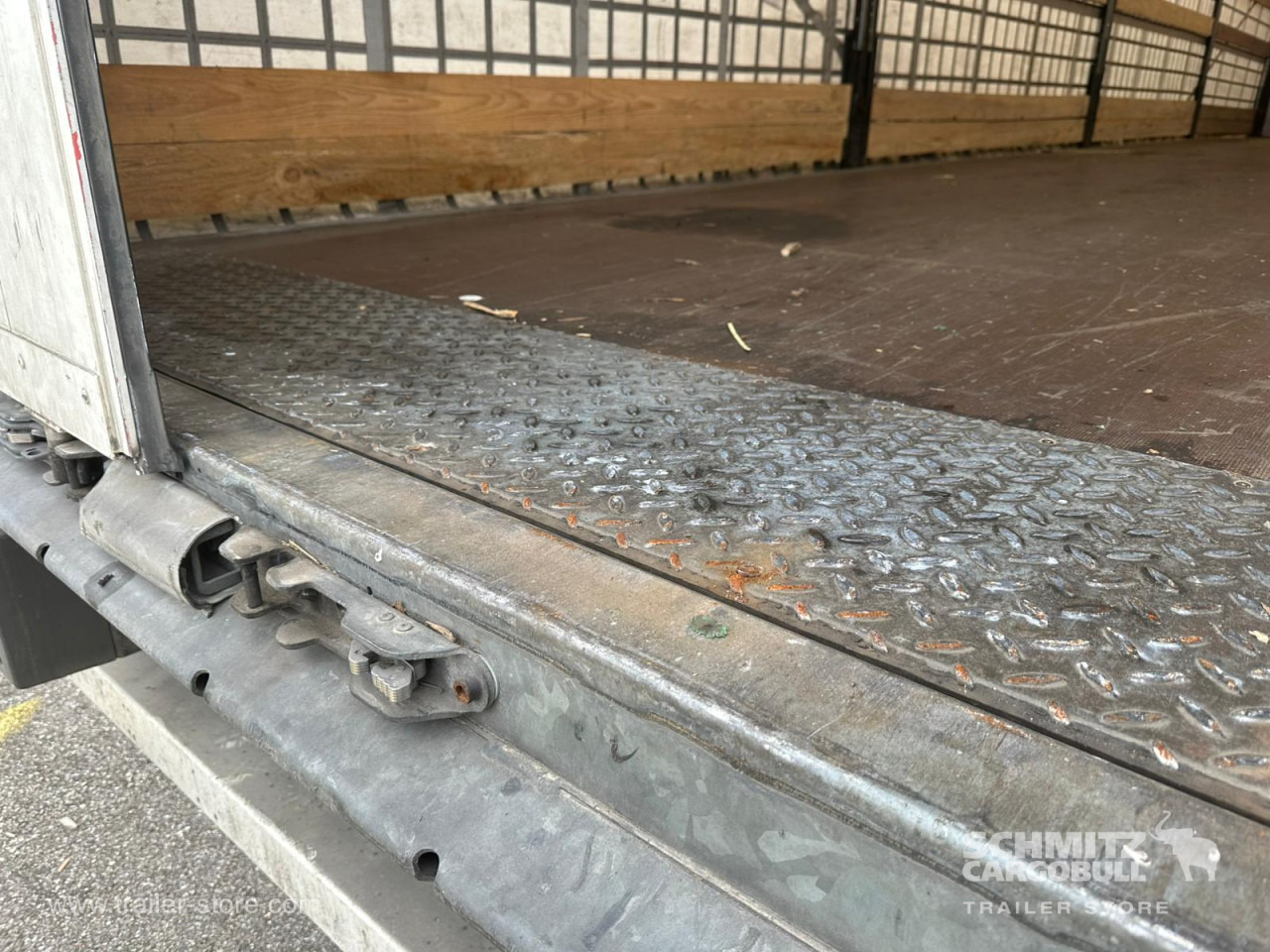 SCHMITZ Curtainsider Standard - Тентованный полуприцеп: фото 4 SCHMITZ Curtainsider Standard - Тентованный полуприцеп: фото 4