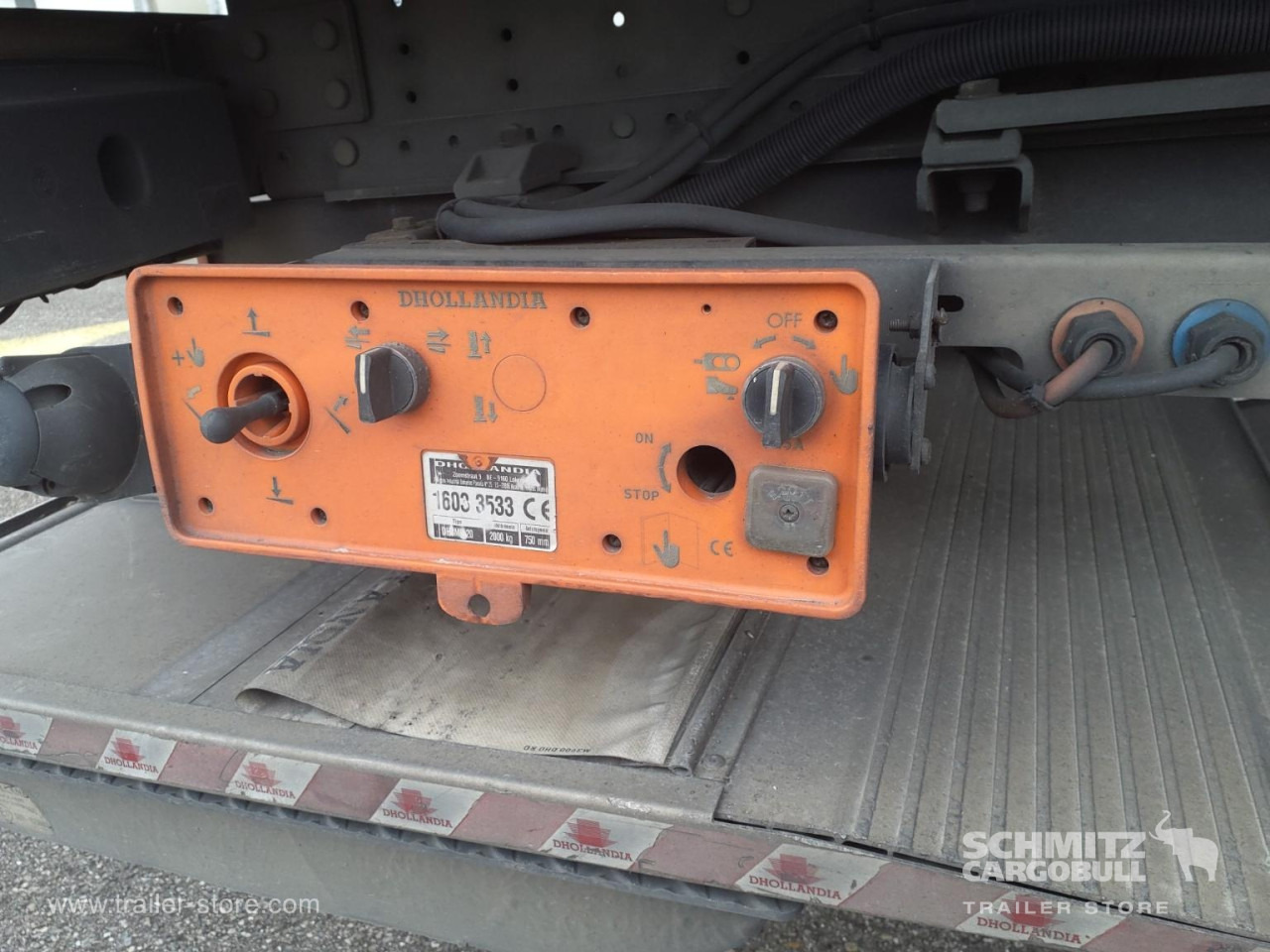 SCHMITZ Curtainsider Standard Taillift - Тентованный полуприцеп: фото 4 SCHMITZ Curtainsider Standard Taillift - Тентованный полуприцеп: фото 4