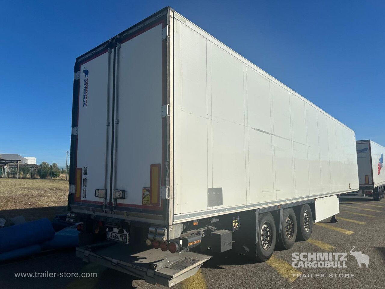 SCHMITZ Reefer Standard Taillift - Изотермический полуприцеп: фото 2 SCHMITZ Reefer Standard Taillift - Изотермический полуприцеп: фото 2