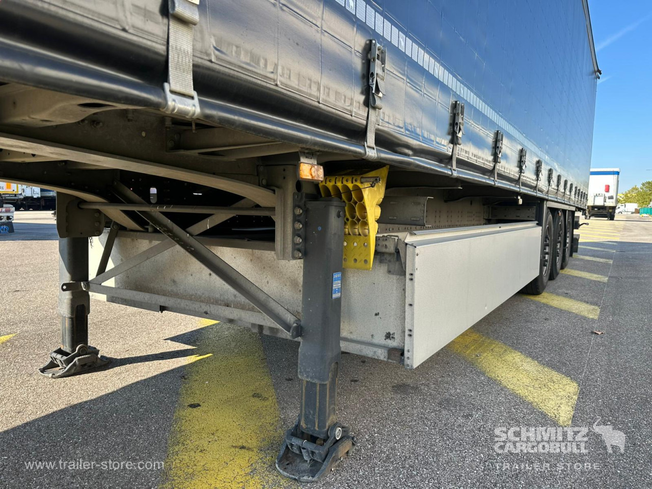 SCHMITZ Rideaux Coulissant Standard - Тентованный полуприцеп: фото 2 SCHMITZ Rideaux Coulissant Standard - Тентованный полуприцеп: фото 2