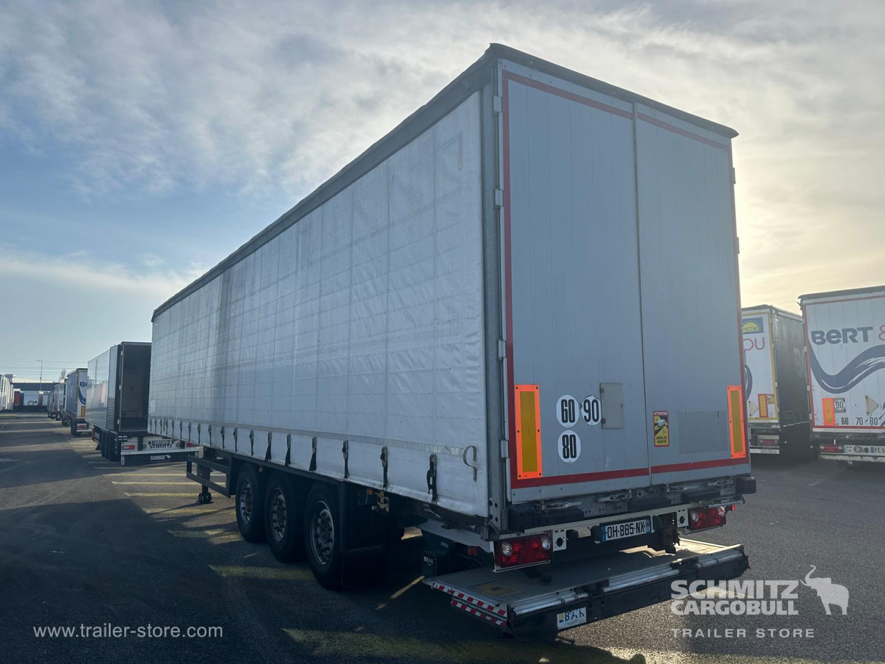 SCHMITZ Rideaux Coulissant Standard Taillift - Тентованный полуприцеп: фото 3 SCHMITZ Rideaux Coulissant Standard Taillift - Тентованный полуприцеп: фото 3