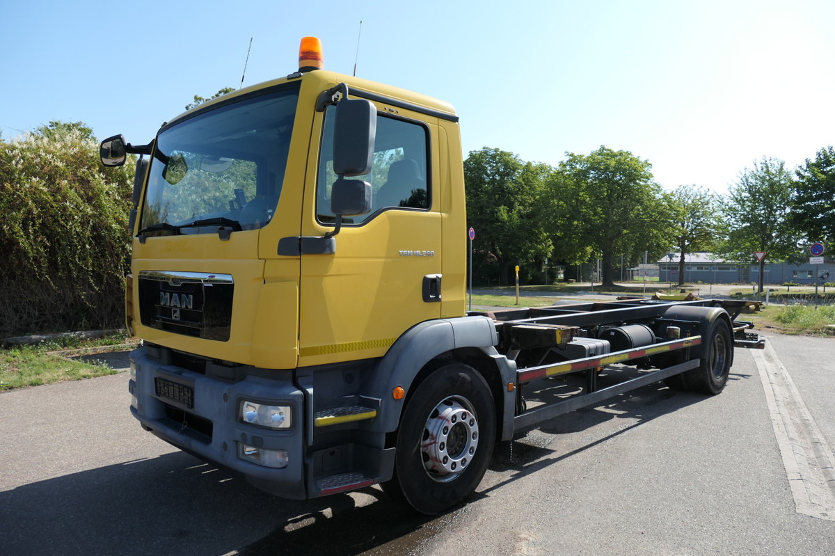 MAN TGM 18.290 LLLC Umsetzfahrzeug KLIMA AHK - Грузовик-контейнеровоз/ Сменный кузов: фото 1 MAN TGM 18.290 LLLC Umsetzfahrzeug KLIMA AHK - Грузовик-контейнеровоз/ Сменный кузов: фото 1