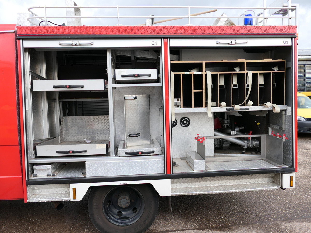 Машина скорой помощи MERCEDES-BENZ 814 D LF 8/6 DoKa AHK Löschwassertank 600L Schli: фото 16