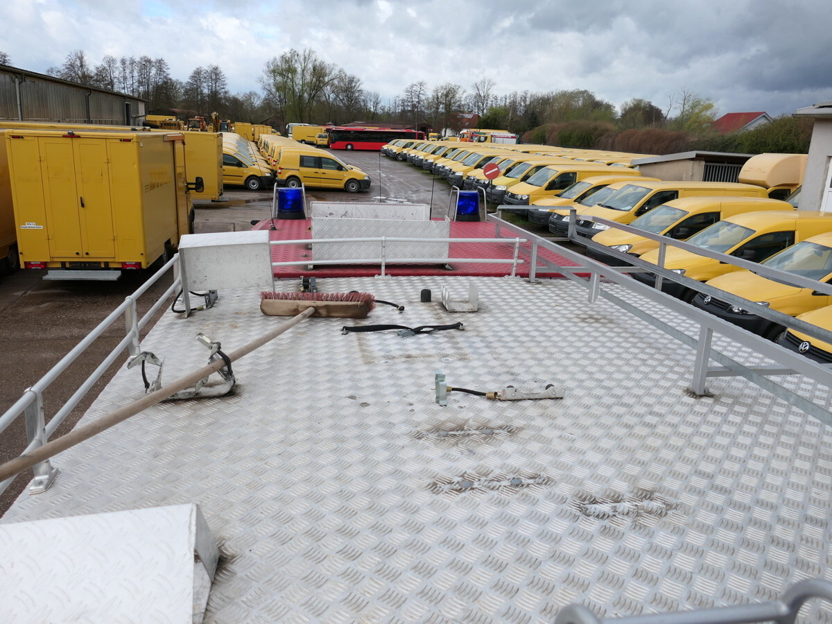 Машина скорой помощи MERCEDES-BENZ 814 D LF 8/6 DoKa AHK Löschwassertank 600L Schli: фото 6