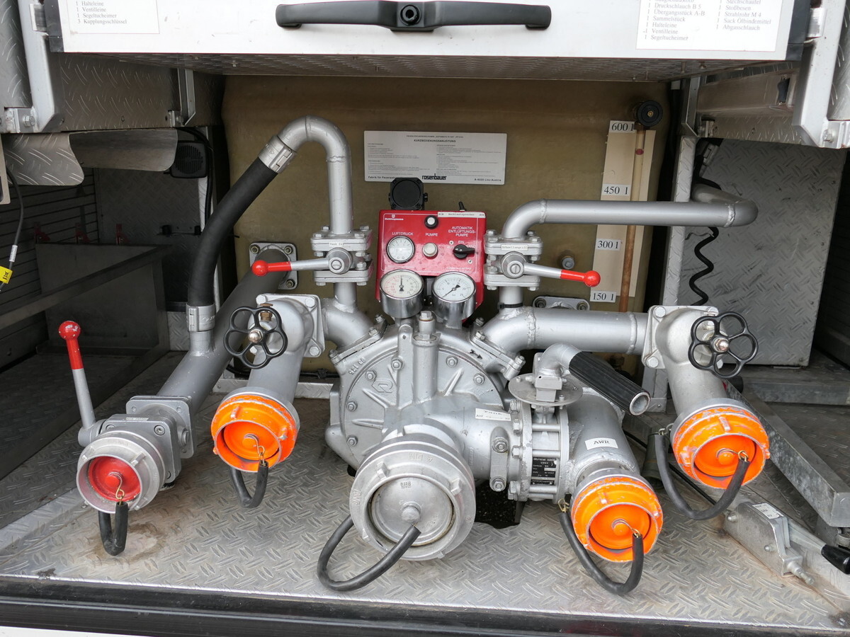 Машина скорой помощи MERCEDES-BENZ 814 D LF 8/6 DoKa AHK Löschwassertank 600L Schli: фото 8