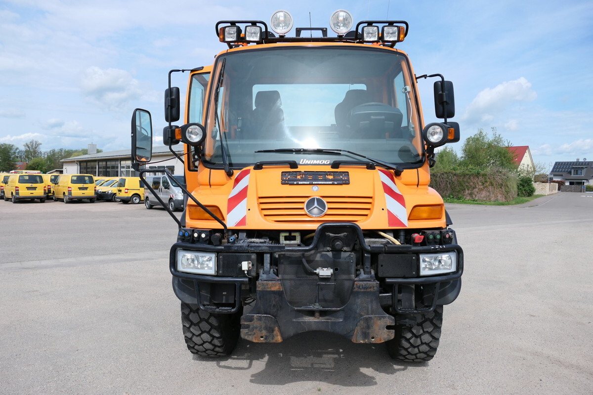UNIMOG U400 405/12 AHK KLIMA ZAPFWELLE vorn SFZ KOMMUN - Грузовик бортовой/ Платформа, Коммунальная/ Специальная техника: фото 2 UNIMOG U400 405/12 AHK KLIMA ZAPFWELLE vorn SFZ KOMMUN - Грузовик бортовой/ Платформа, Коммунальная/ Специальная техника: фото 2