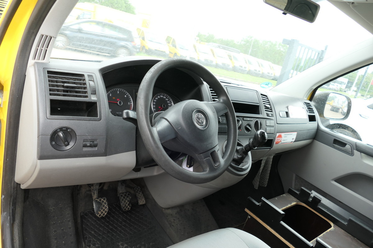 Фото интерьера 1: Легковой фургон VW T5 Transporter 2.0 TDI PARKTRONIK EURO-5 2xSCHIE