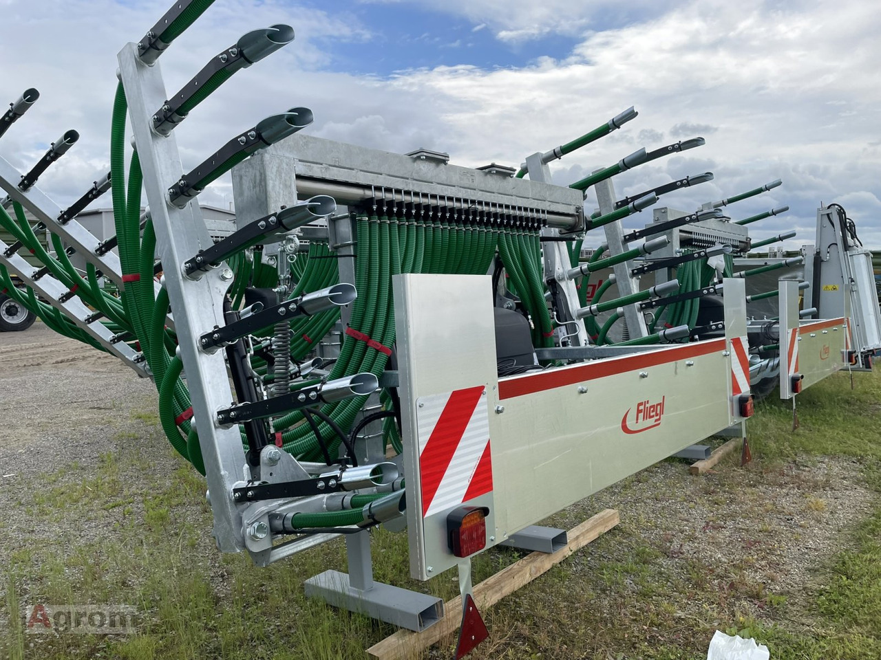 Fliegl Schleppschuhverteiler Compact 6,0 m - Адаптер для внутрипочвенного внесения удобрений: фото 4 Fliegl Schleppschuhverteiler Compact 6,0 m - Адаптер для внутрипочвенного внесения удобрений: фото 4