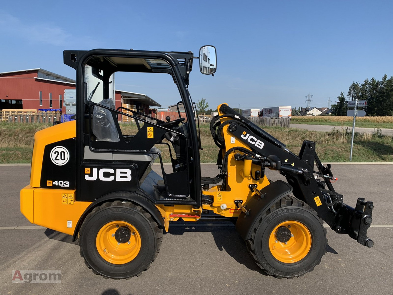 Новый Компактный фронтальный погрузчик JCB 403: фото 6 Новый Компактный фронтальный погрузчик JCB 403: фото 6