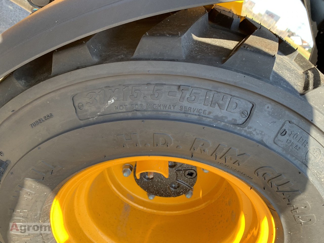 Новый Компактный фронтальный погрузчик JCB 403 Plus: фото 15