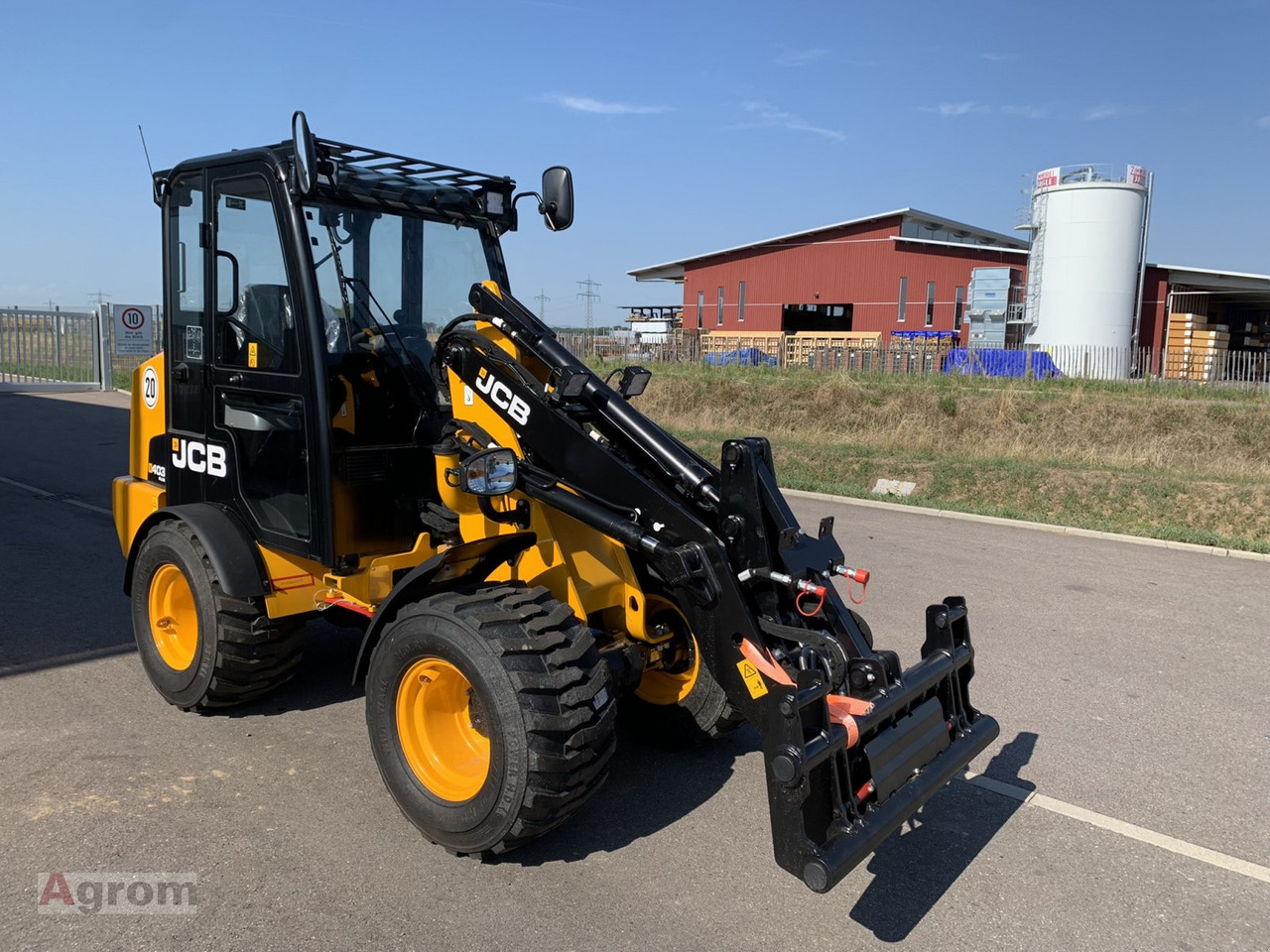 Новый Компактный фронтальный погрузчик JCB 403 Plus: фото 8