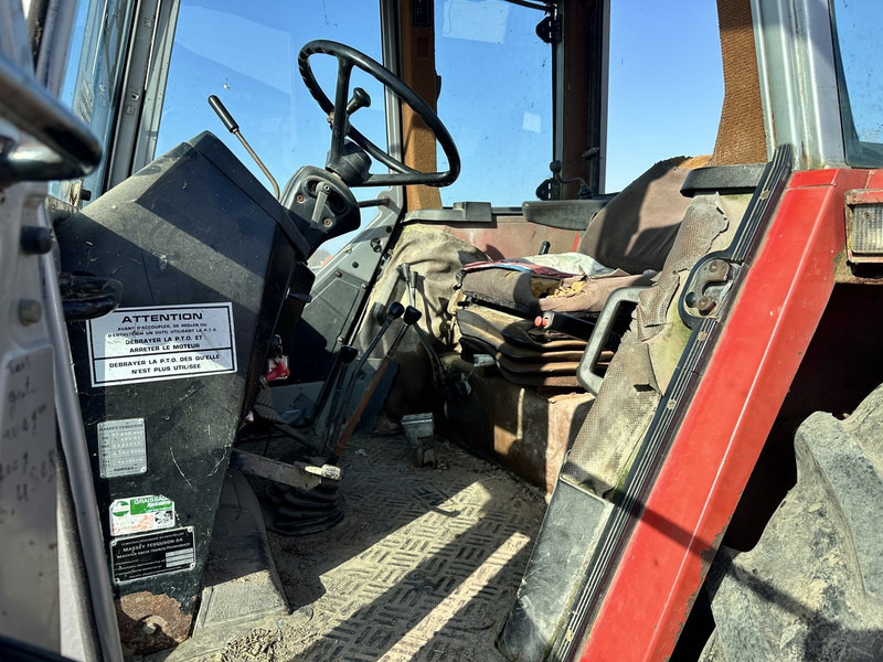 Massey Ferguson 699 - Трактор: фото 4 Massey Ferguson 699 - Трактор: фото 4