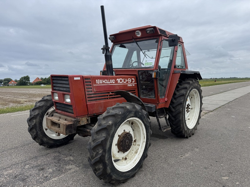 New Holland 100-90 DT - Трактор: фото 1 New Holland 100-90 DT - Трактор: фото 1