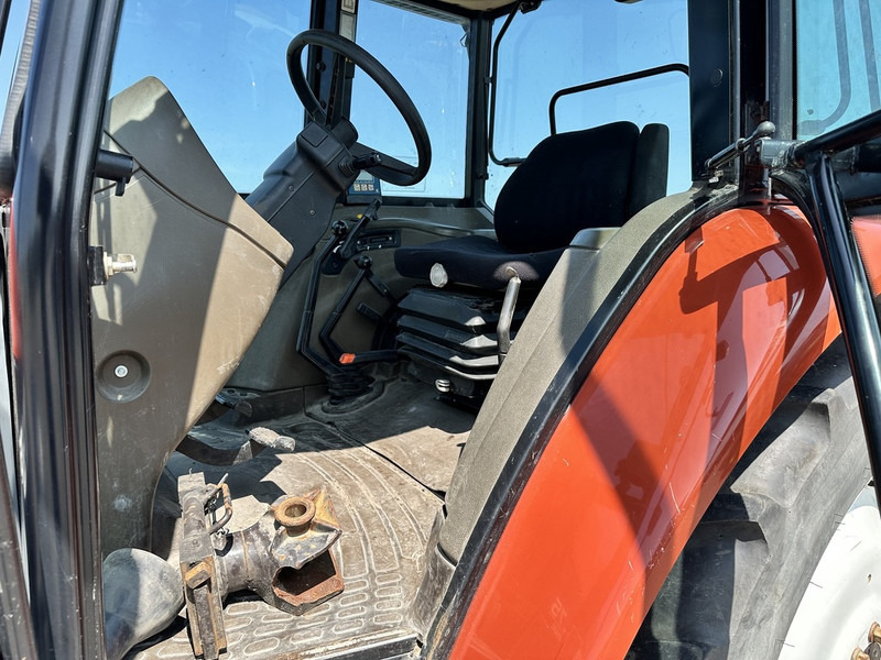 Трактор New Holland L 75: фото 6