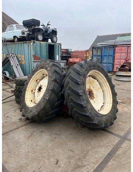 Pirelli 480\70 R38 TM 700 - Шина: фото 1 Pirelli 480\70 R38 TM 700 - Шина: фото 1