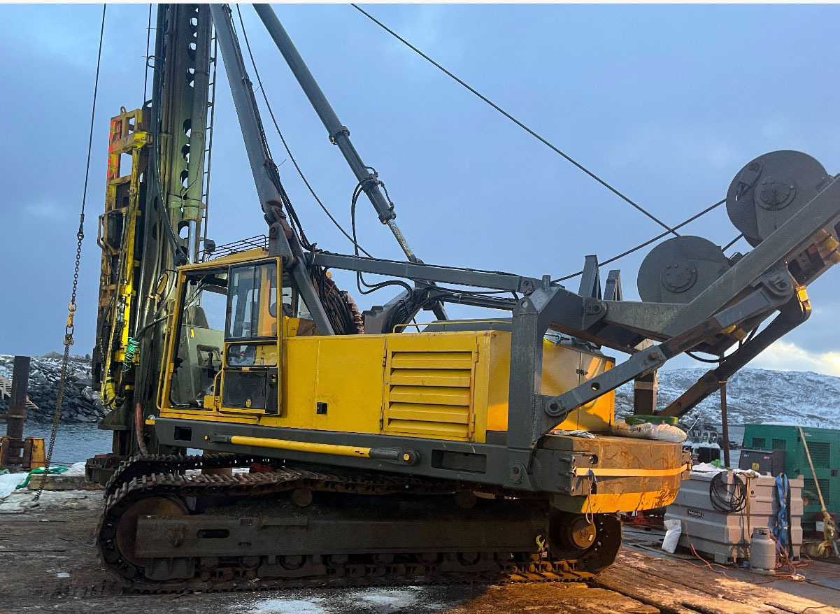 Banut 800 - Сваебойная установка: фото 1 Banut 800 - Сваебойная установка: фото 1