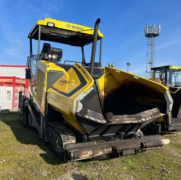 Bomag BF700 C-3 - Асфальтоукладчик: фото 1 Bomag BF700 C-3 - Асфальтоукладчик: фото 1
