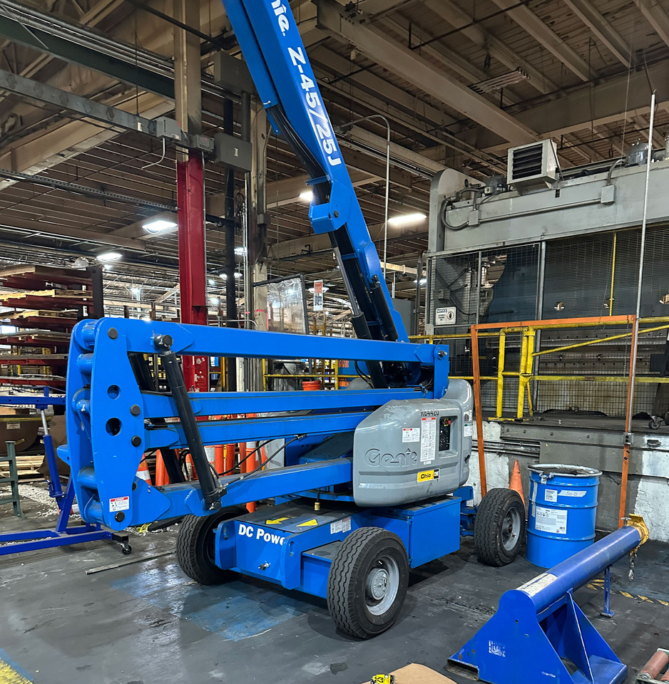 Genie Z-45/25J - Телескопический фронтальный погрузчик: фото 1 Genie Z-45/25J - Телескопический фронтальный погрузчик: фото 1