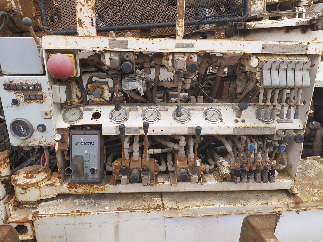 Geotec TB350 - Буровая машина: фото 4 Geotec TB350 - Буровая машина: фото 4