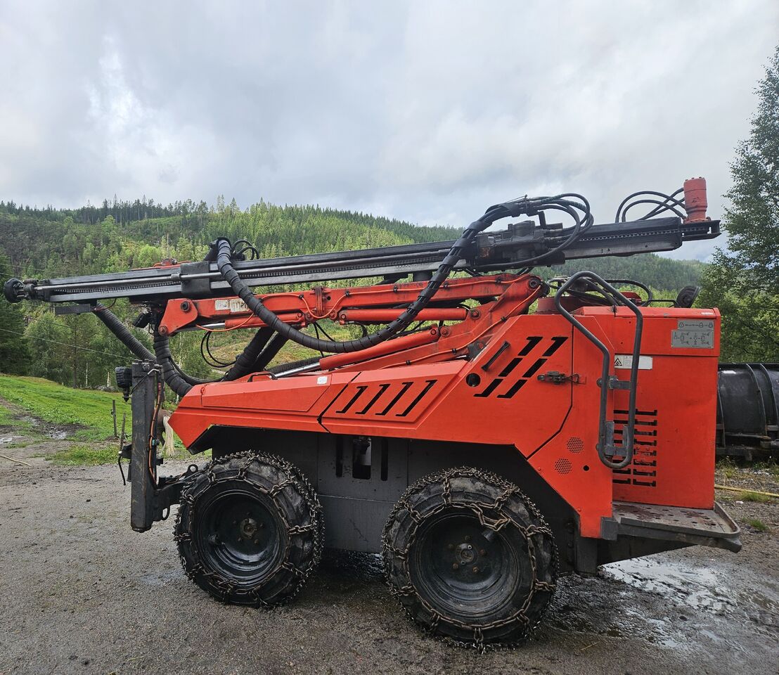 Sandvik Commando DC122R - Буровая машина: фото 1 Sandvik Commando DC122R - Буровая машина: фото 1