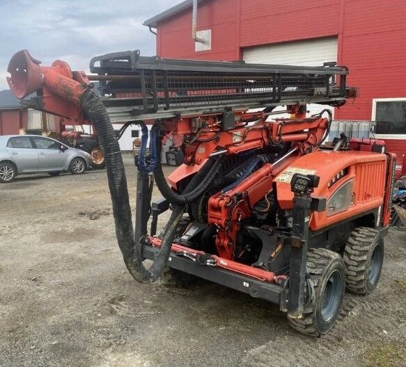 Sandvik Commando DC130Ri - Буровая машина: фото 1 Sandvik Commando DC130Ri - Буровая машина: фото 1
