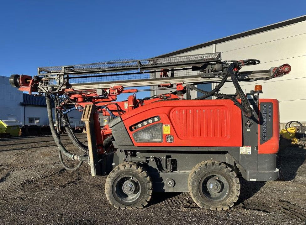 Sandvik Commando DC300Ri - Буровая машина: фото 1 Sandvik Commando DC300Ri - Буровая машина: фото 1