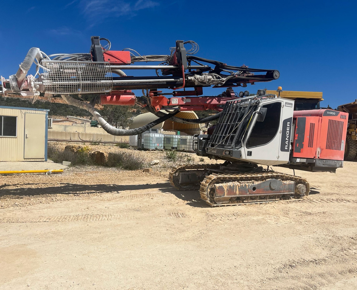 Sandvik DX800 - Буровая машина: фото 1 Sandvik DX800 - Буровая машина: фото 1