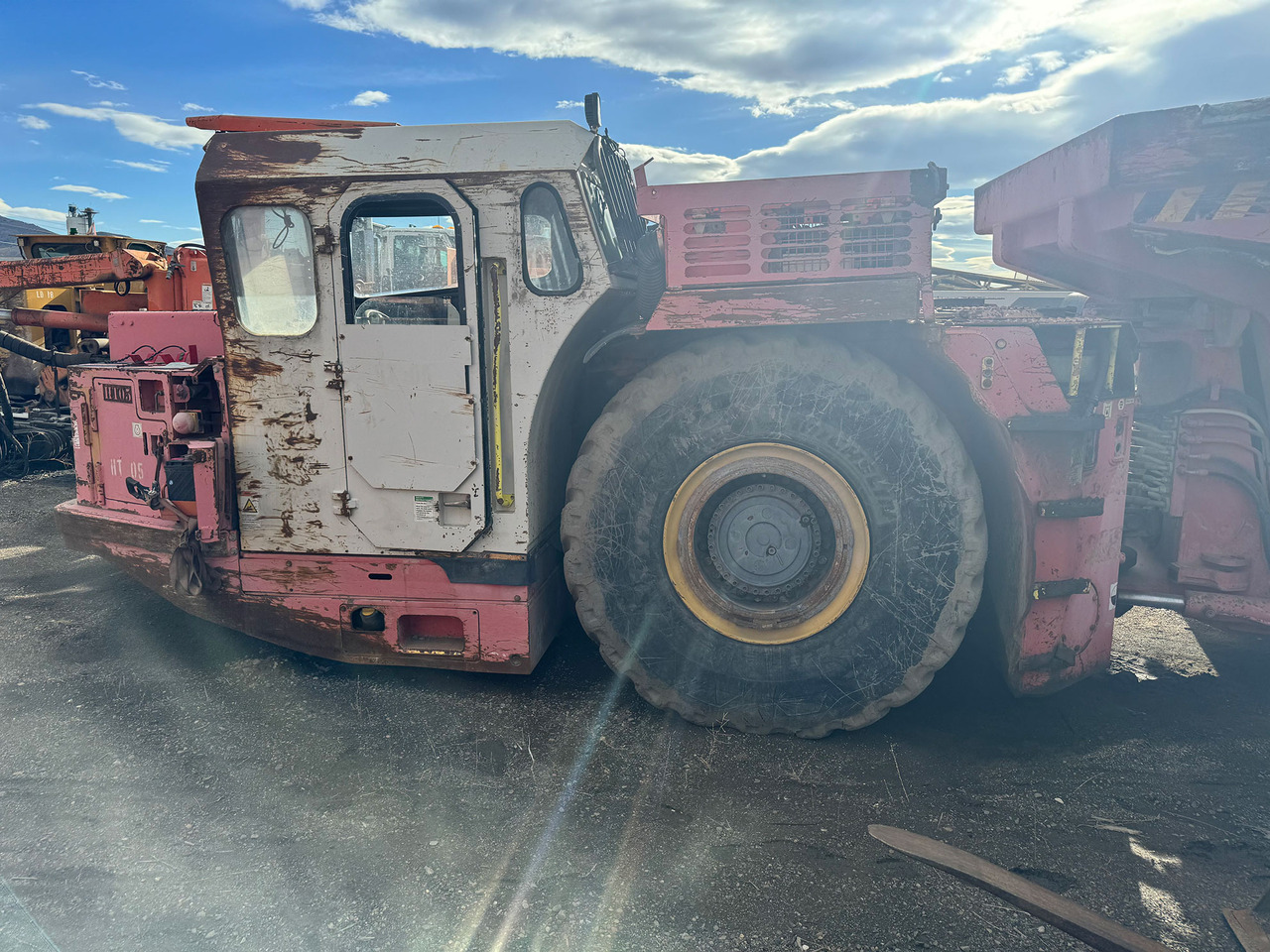Sandvik TH430 - Горнодобывающая техника: фото 3 Sandvik TH430 - Горнодобывающая техника: фото 3