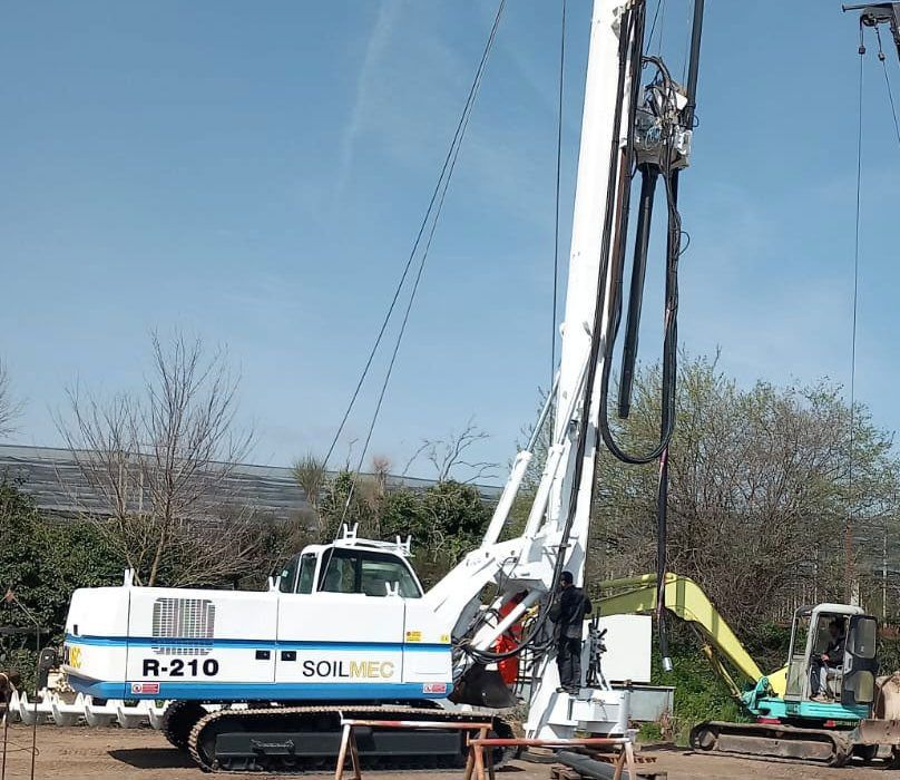 Soilmec R-210 - Сваебойная установка: фото 1 Soilmec R-210 - Сваебойная установка: фото 1