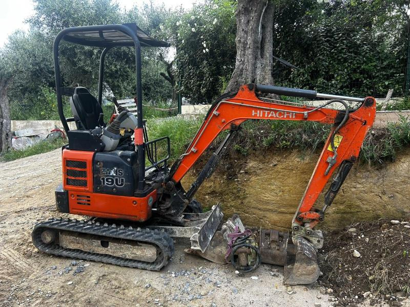 Hitachi zx19 - Мини-экскаватор: фото 1 Hitachi zx19 - Мини-экскаватор: фото 1