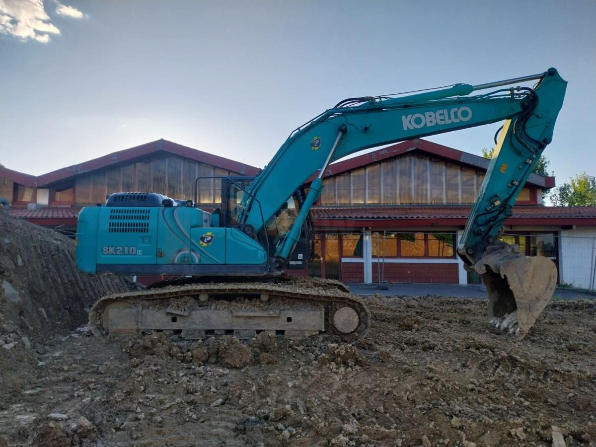 KOBELCO SK210 - Гусеничный экскаватор: фото 2 KOBELCO SK210 - Гусеничный экскаватор: фото 2