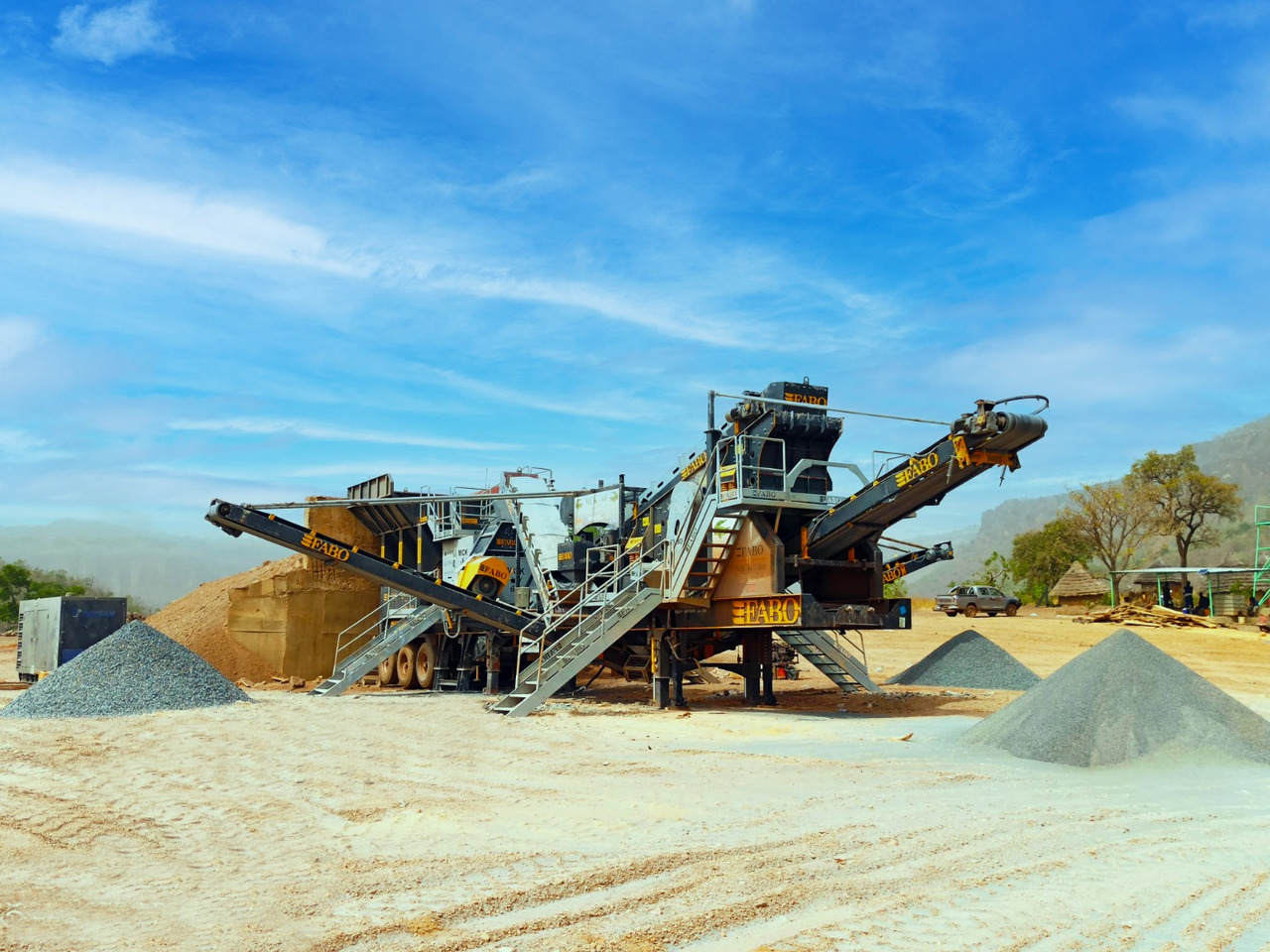 Новый Мобильная дробилка FABO Mobile crusher: фото 1
