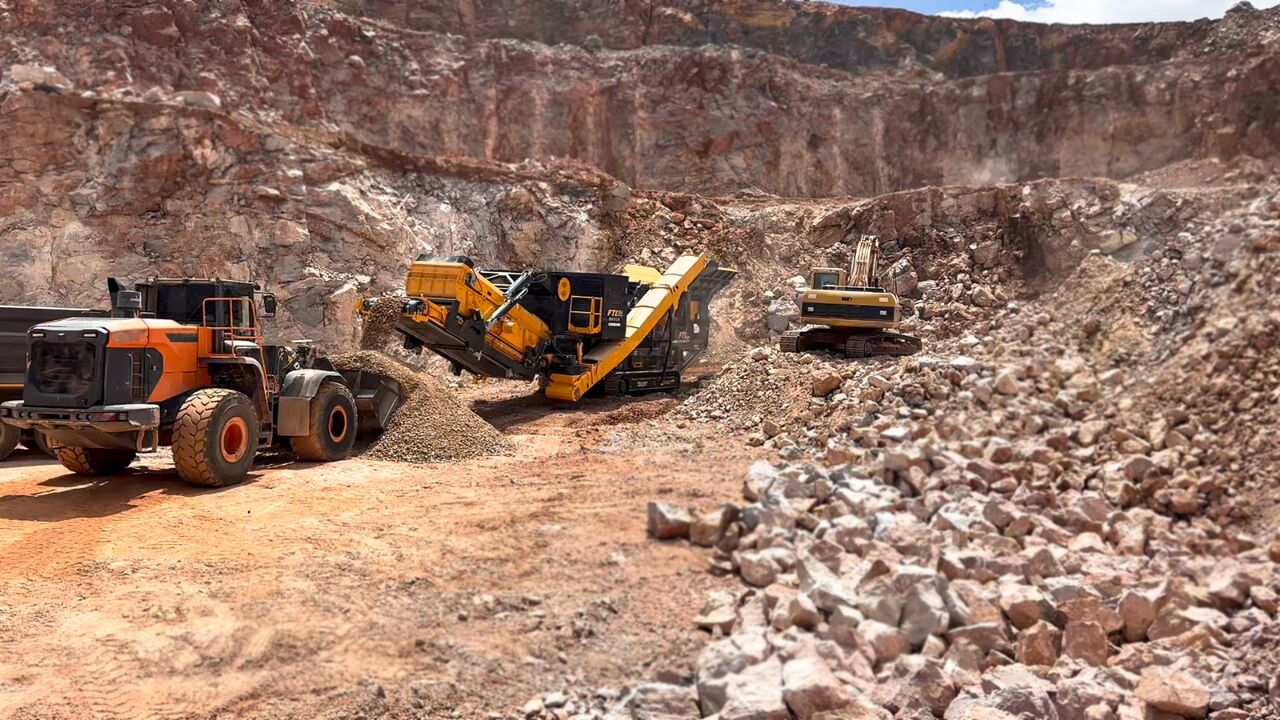 FABO crawler crusher - Дробилка: фото 2 FABO crawler crusher - Дробилка: фото 2