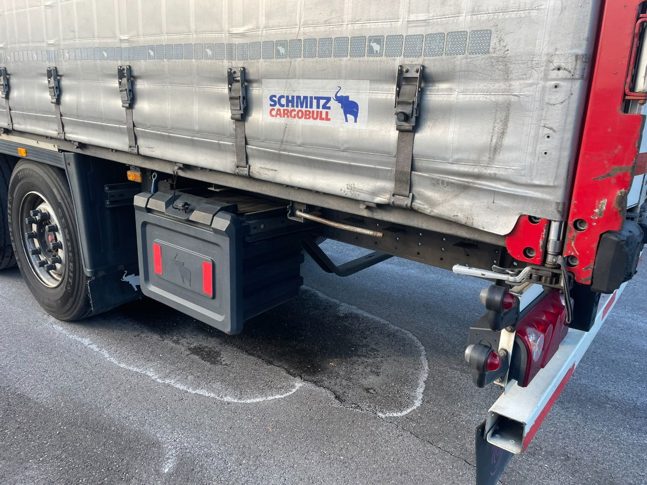 Тентованный полуприцеп Schmitz Cargobull SCB-S3T EN 12642-XL / Allu borden / disc brakes / 2 x toolbox / tuf 4-2026: фото 10 Тентованный полуприцеп Schmitz Cargobull SCB-S3T EN 12642-XL / Allu borden / disc brakes / 2 x toolbox / tuf 4-2026: фото 10