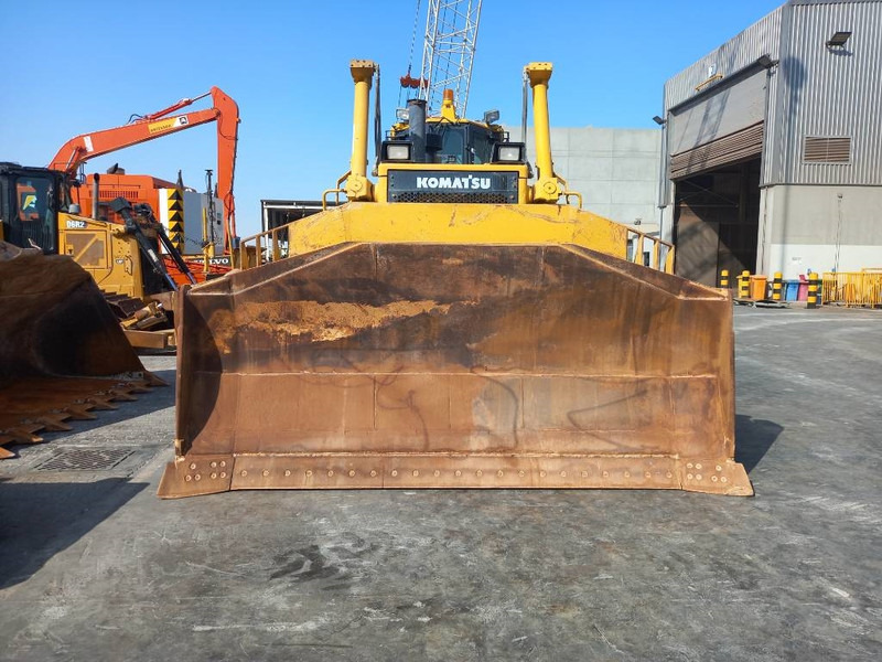 Komatsu D155A-6R (4 Pcs available in Abu Dhabi) - Бульдозер: фото 3 Komatsu D155A-6R (4 Pcs available in Abu Dhabi) - Бульдозер: фото 3