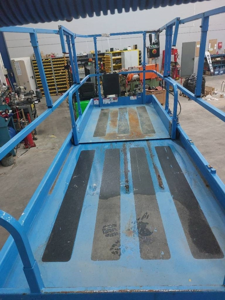 Haulotte Compact 14 - Ножничный подъемник: фото 5 Haulotte Compact 14 - Ножничный подъемник: фото 5