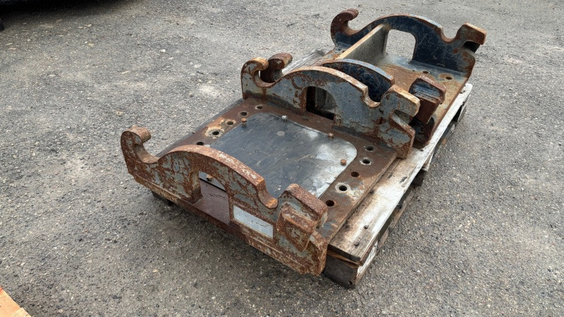 CW30 CW40 bracket - Сцепное устройство для Экскаваторов: фото 1 CW30 CW40 bracket - Сцепное устройство для Экскаваторов: фото 1