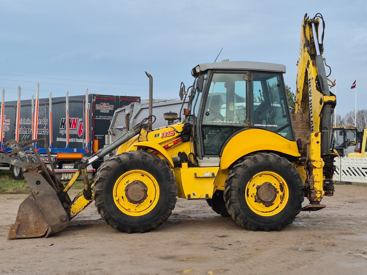 NEW HOLLAND B115 4PS - Экскаватор-погрузчик: фото 2 NEW HOLLAND B115 4PS - Экскаватор-погрузчик: фото 2