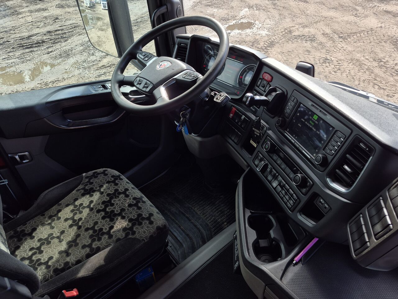 SCANIA R 450 B6X4HA - Грузовик-контейнеровоз/ Сменный кузов: фото 3 SCANIA R 450 B6X4HA - Грузовик-контейнеровоз/ Сменный кузов: фото 3