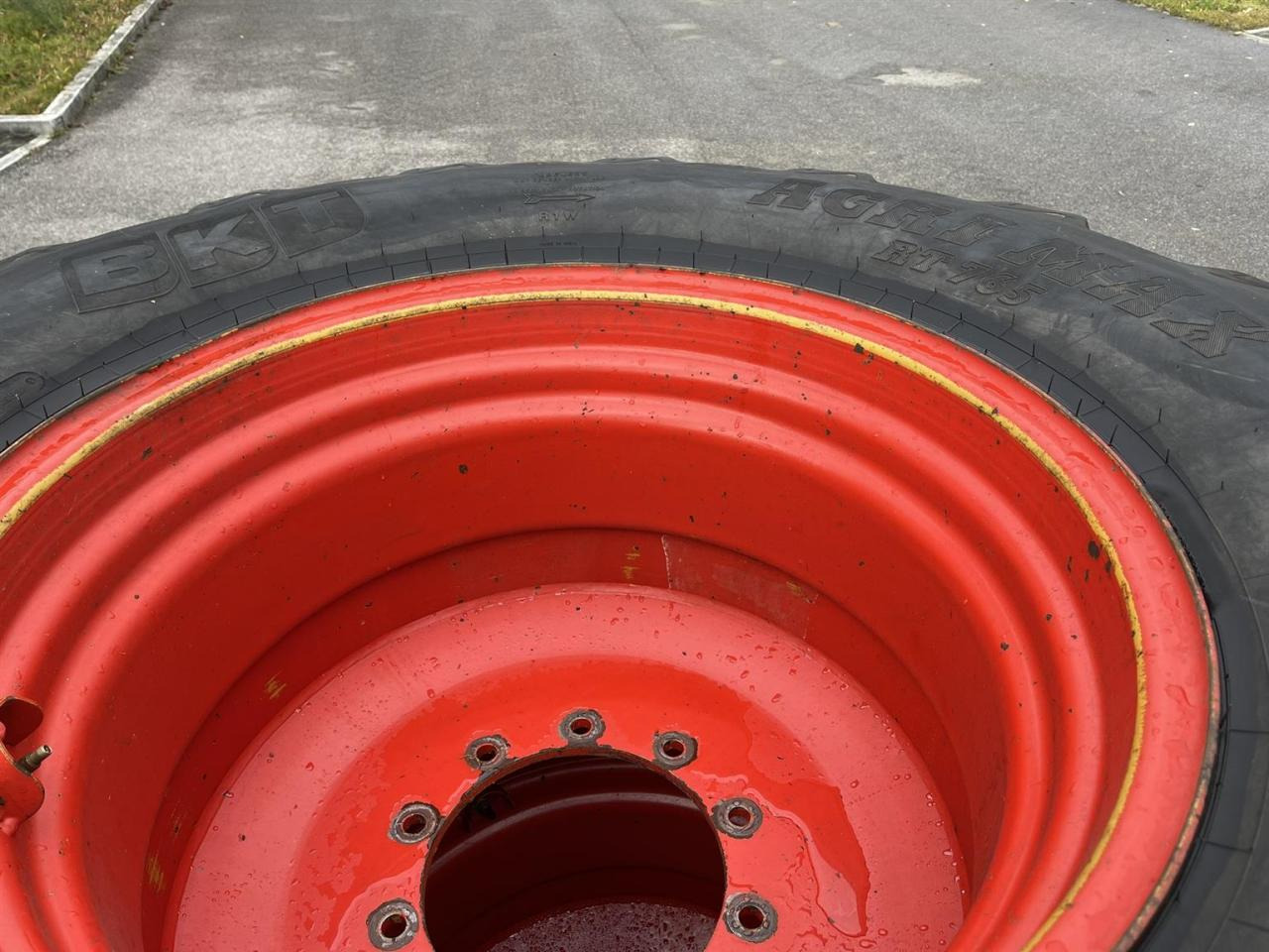 Fendt Räder 2.25m Spur, 828 826, 620/70 R46 600/70 R30 - Трактор: фото 4 Fendt Räder 2.25m Spur, 828 826, 620/70 R46 600/70 R30 - Трактор: фото 4