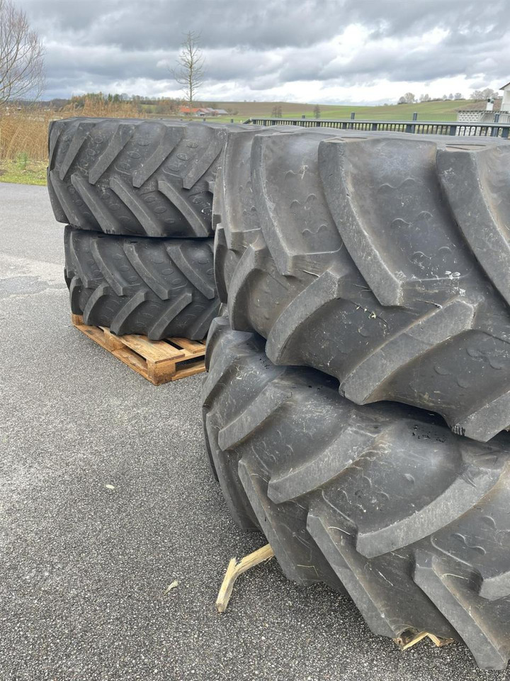 Fendt Räder 2.25m Spur, 828 826, 620/70 R46 600/70 R30 - Трактор: фото 3 Fendt Räder 2.25m Spur, 828 826, 620/70 R46 600/70 R30 - Трактор: фото 3